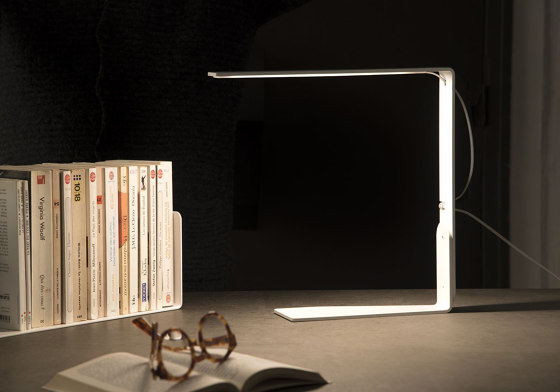 e-TEE Lampada Per Mensole - Acciaio Bianco | Lampade per mobili | Teebooks