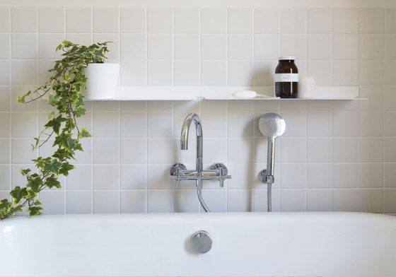 TEEtow 60 cm Weißes Wandregal aus Stahl für das Bad | Handtuchhalter | Teebooks