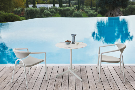Maratea 9916 table base | Caballetes de mesa | ROBERTI outdoor pleasure