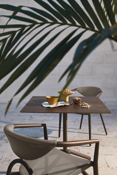 Maratea 9915 table base | Caballetes de mesa | ROBERTI outdoor pleasure