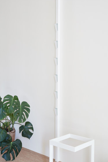 Window - wall coat hanger | Patères | viccarbe