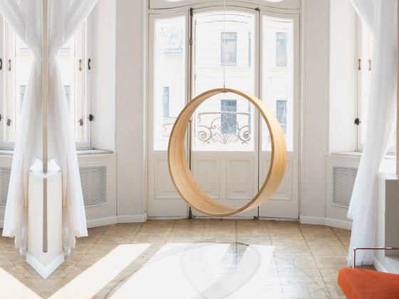 Circleswing N.2 Wooden Hanging Chair Swing Seat - White Oak⎥outdoor | Balancelles | Iwona Kosicka Design