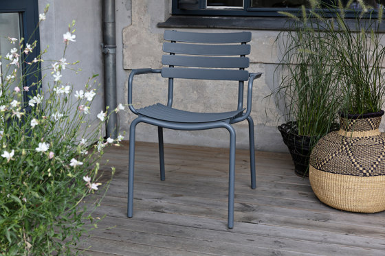 ReCLIPS | Rocking chair Black with Aluminum armrests | Poltrone | HOUE