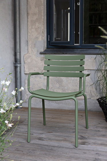 ReCLIPS | Rocking chair Olive Green with Aluminum armrests | Fauteuils | HOUE