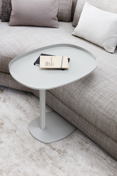 Victoria coffee table | Side tables | Flou