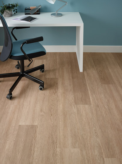 First Woods - 0,3 mm I Blackened Oak | Synthetic tiles | Amtico