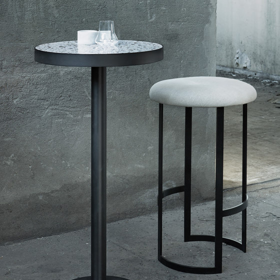 Moon Sidetable Metal Feet | Side tables | HMD Furniture
