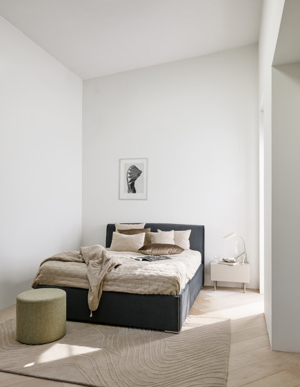 Houston cama tapizada con almacenaje CW82 | Camas | BoConcept