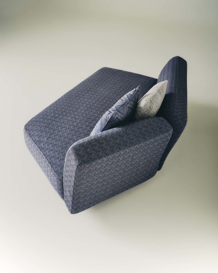 MAMBA Pentagonal chaise longue composition | Recamieres | Roda