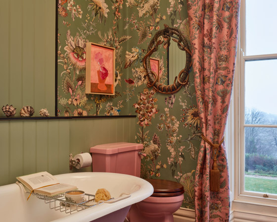 FLORAFANTASIA Wallpaper - Bisque Pink | Wandbeläge / Tapeten | House of Hackney