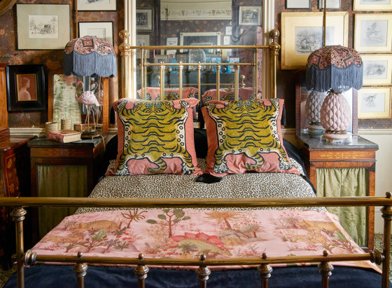 SABER Large Velvet Cushion - Pink | Coussins | House of Hackney