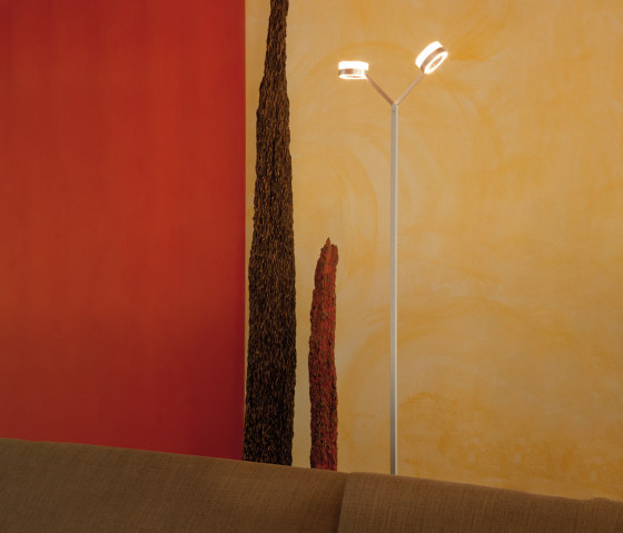Tisua Line | Dosinua Colored ambience light | Lámparas de pie | Klaus Sigllicht