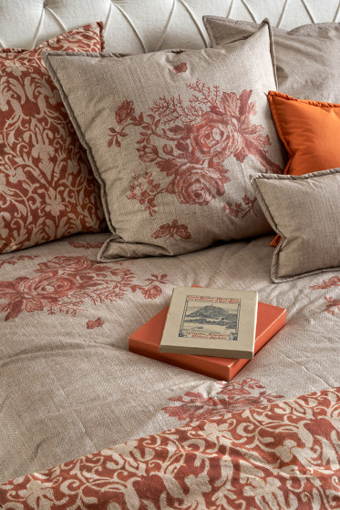 Chloe Quilted bedspread Printed roses all over | Duvets | Mastro Raphael