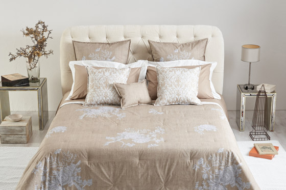 Chloe Quilted bedspread Printed roses all over | Duvets | Mastro Raphael