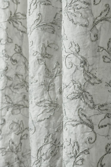 Dune merveille Marmorino Curtain Two stripes embroidery | Tejidos decorativos | Mastro Raphael