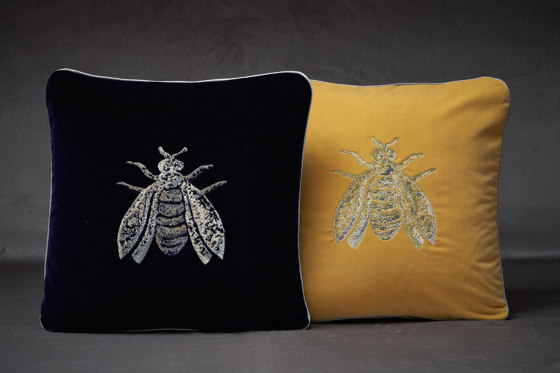 Piccole gioie Velvet Cushion Bee embroidery | Cojines | Mastro Raphael