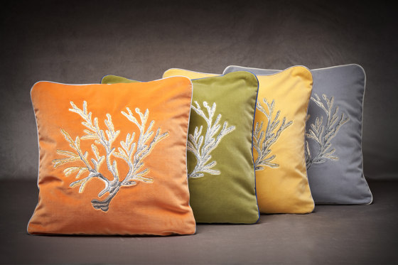 Piccole gioie Velvet Cushion Coral embroidery | Cojines | Mastro Raphael