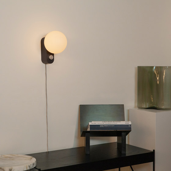 Alumina Table Lamp Sage with Sphere IV | Tischleuchten | Tala