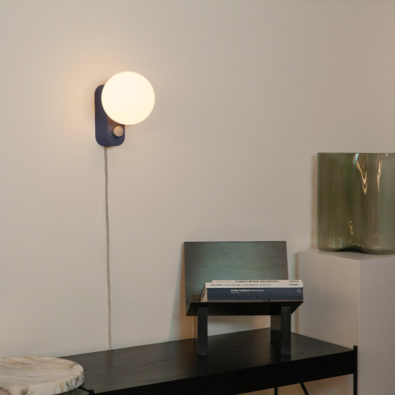 Alumina Wall Lamp Sage with Sphere IV | Lámparas de pared | Tala