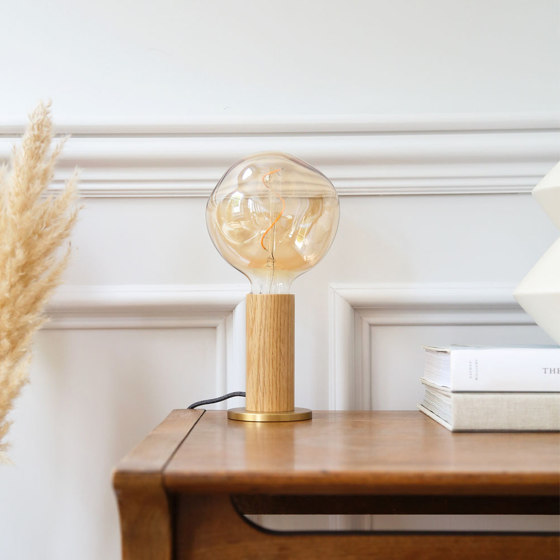 Knuckle Table Lamp Oak with Sphere IV Bulb EU | Tischleuchten | Tala