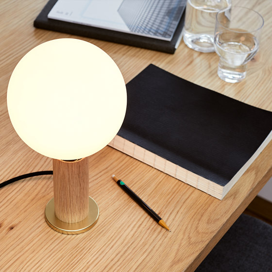 Knuckle Table Lamp Blackened Oak UK with Sphere IV Bulb EU | Table lights | Tala