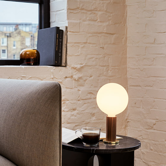 Knuckle Table Lamp Blackened Oak UK with Sphere IV Bulb EU | Table lights | Tala