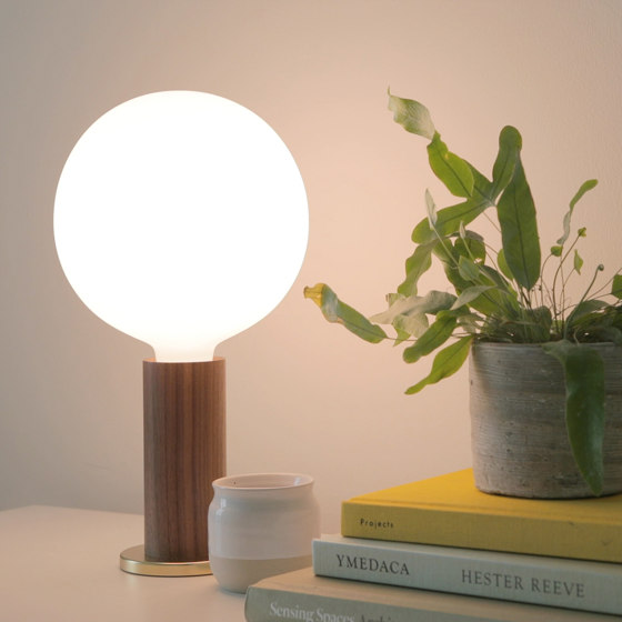 Knuckle Table Lamp Oak with Sphere IV Bulb EU | Lámparas de sobremesa | Tala