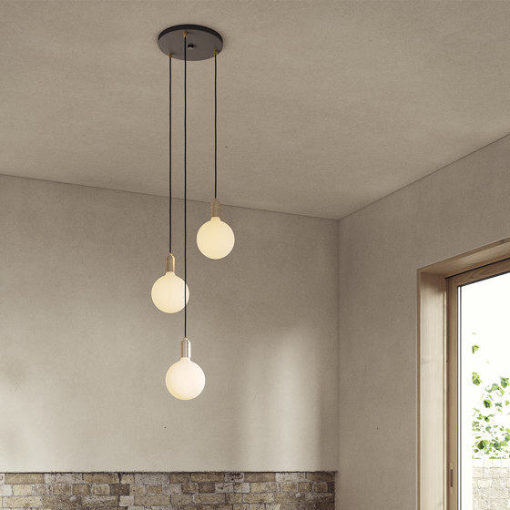 Walnut Triple Pendant with Black Canopy with Voronoi II | Suspended lights | Tala