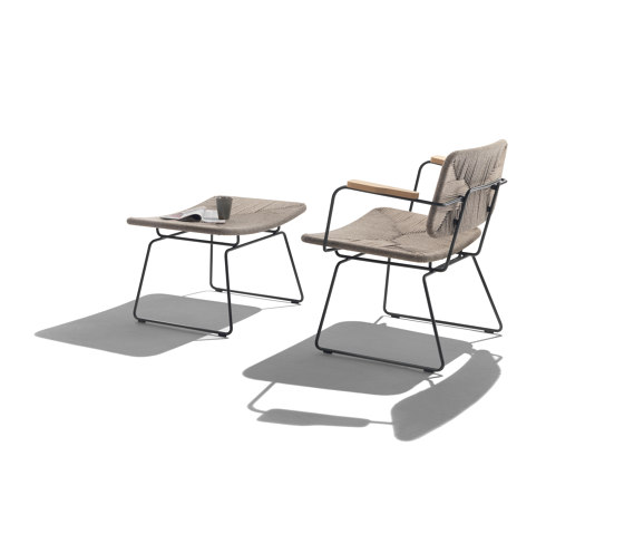 Echoes Outdoor armchair with armrests | Armchairs | Flexform