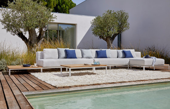 Long sofa with teak table & arm | Divani | Jardinico