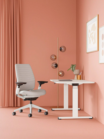 Solo Sitz-Steh-Schreibtisch | Schreibtische | Steelcase