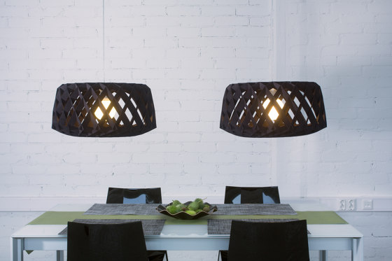 Pilke-Signature | 28 table lamp black | Lámparas de sobremesa | Maze