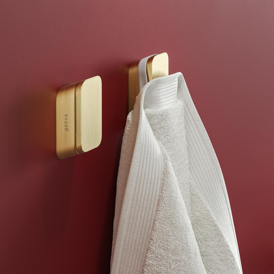 Shift Brushed Gold | Towel Rail With Shelf Brushed Gold | Towel rails | Geesa