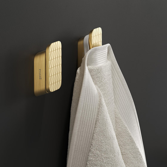 Shift Brushed Gold | Porte-Rouleaux Papier De Toilette De Réserve Or Brossé | Distributeurs de papier toilette | Geesa