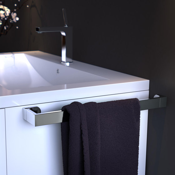 Wynk | Towel Rail With Shelf 61.6cm Chrome | Towel rails | Geesa