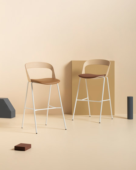 MAKI Stackable Armchair 2.02.Z/I | Chairs | Cantarutti