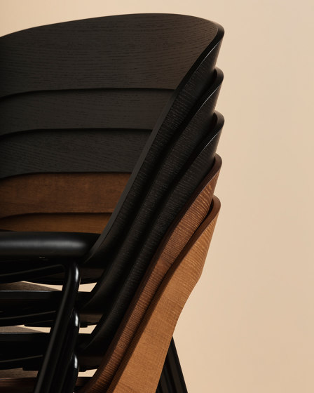MAKI Stackable Chair 1.02.Z/I | Sillas | Cantarutti