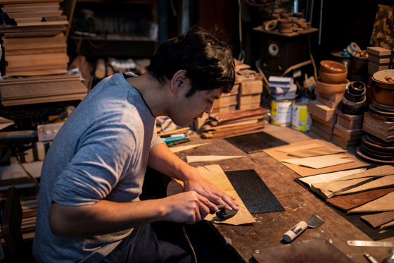 Mori Kougei  | Sliced Veneer
 Ray Pattern table top dark wood | Tavolini alti | Hiyoshiya