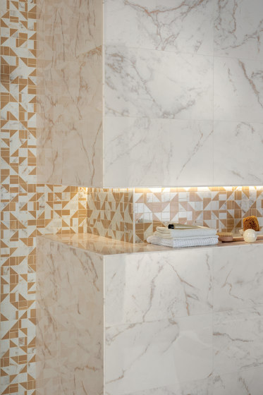 Roma Gold Calacatta Delicato Leaves Mosaico Brillante 25,9X30,9 | Piastrelle ceramica | Fap Ceramiche