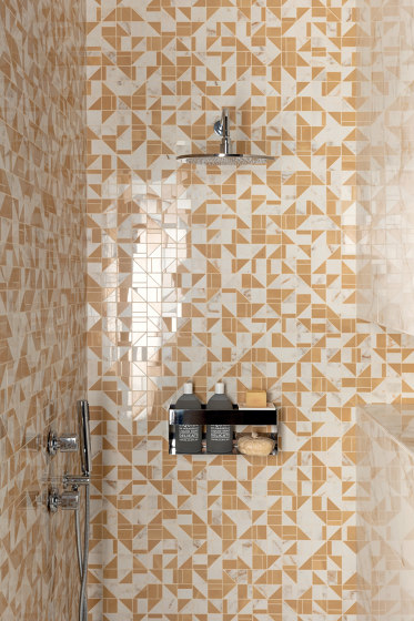Roma Gold Nero Elegante Leaves Mosaico Brillante 25,9X30,9 | Piastrelle ceramica | Fap Ceramiche