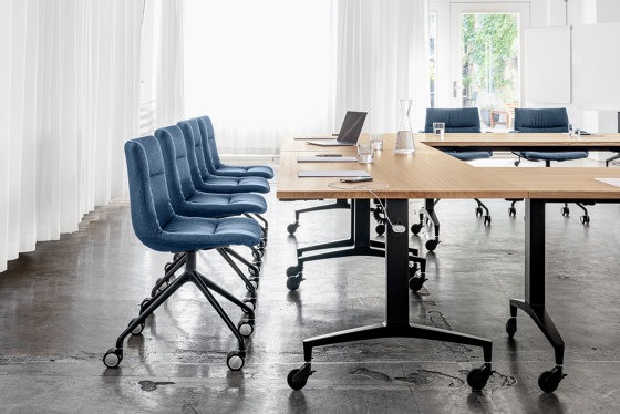 MAREL 4-prong base, glides and armrests | Chairs | Girsberger