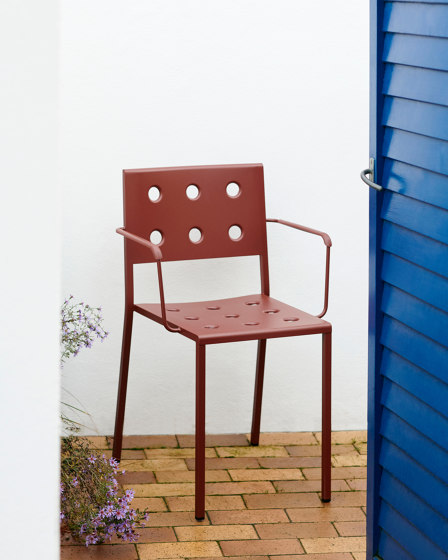 Balcony Lounge Bench With Arm | Sitzbänke | HAY