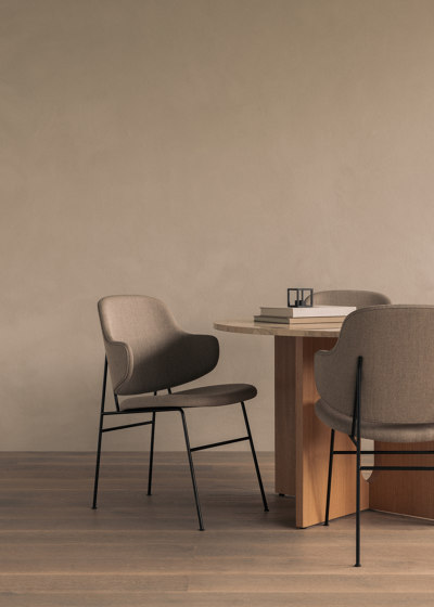 The Penguin Dining Chair, Black Steel | Walnut / Re-Wool 218 | Sillas | Audo Copenhagen