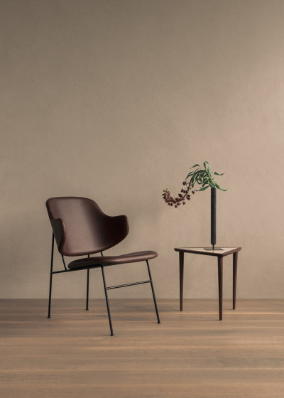 The Penguin Lounge Chair, Black Steel | Natural Oak / Hallingdal 110 | Poltrone | Audo Copenhagen