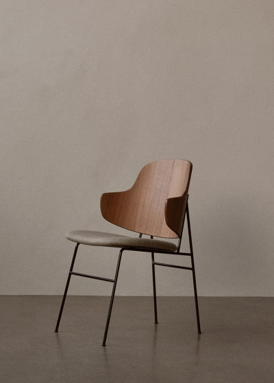 The Penguin Dining Chair, Black Steel | Natural Oak / Dakar 0250 | Chaises | Audo Copenhagen