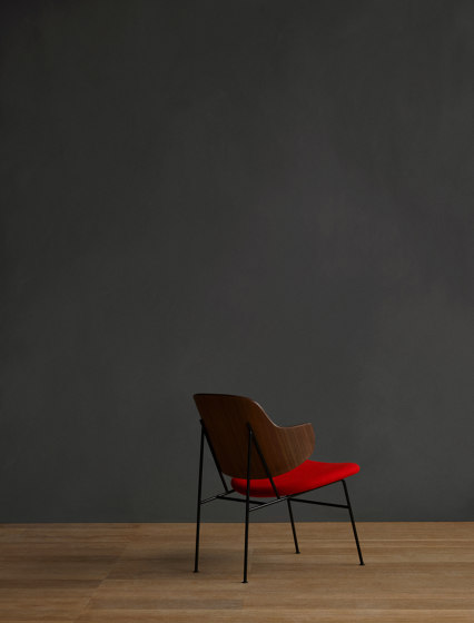 The Penguin Lounge Chair, Black Steel | Natural Oak / Dakar 0250 | Fauteuils | Audo Copenhagen