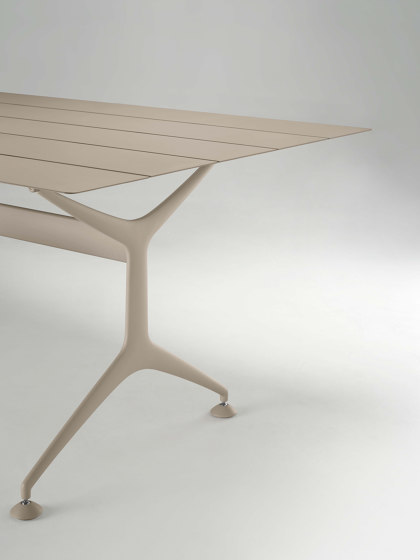 frametable 295 outdoor / F01 | Dining tables | Alias