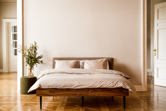 Streiko Bed with Headboard Iced Coffee Brown | Natural Oak | Letti | noo.ma