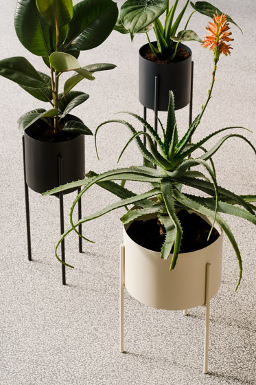 Maki Plant Pot – Wide | Vulcano Black |  | noo.ma