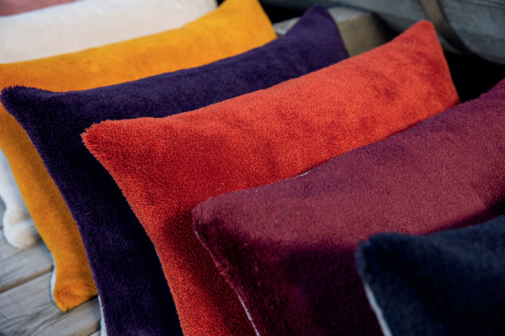 Wool plush | CO 215 15 02 | Cushions | Elitis